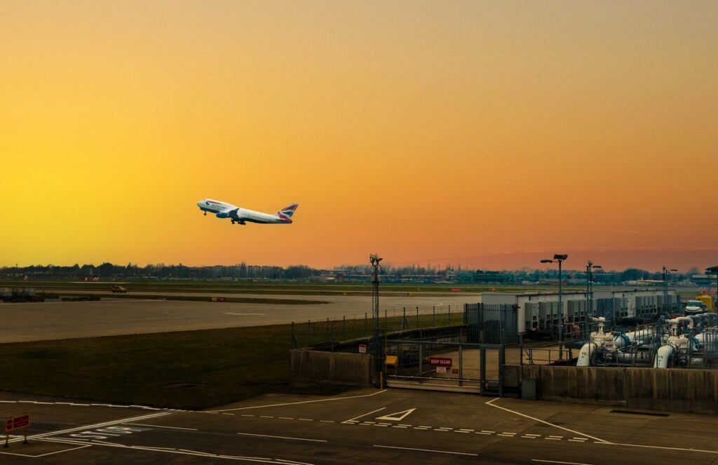 Heathrow Reports Drop In Passenger Traffic Amid Omicron As the airport reviews result for 2021, Heathrow says Covid-19 continues to pose "major hurdles" for the tourism sector. Last year, the London airport had 19.4 million passengers, which was less than a fourth of the volume recorded in 2019 and much below even 2020 estimates. According to the airport, at least 600,000 travelers canceled flights from Heathrow in December owing to Omicron and the uncertainty produced by hastily implemented government travel restrictions. The cancellations were part of a wave of groundings last month, with fresh statistics indicating that more flights were grounded in December last year than in any previous month. Heathrow said there is a "substantial question" about how quickly demand in the aviation sector would revive. IATA forecasts suggest passenger numbers will not reach pre-pandemic levels until 2025, provided travel restrictions are removed at both ends of a route and passengers have confidence they will not return rapidly. Heathrow chief executive, John Holland-Kaye, said: “There are currently travel restrictions, such as testing, on all Heathrow routes – the aviation industry will only fully recover when these are all lifted and there is no risk that they will be reimposed at short notice, a situation which is likely to be years away”. “While this creates enormous uncertainty for the CAA in setting a new five-year regulatory settlement, it means the regulator must focus on an outcome that improves service, incentivizes growth, and maintains affordable private financing.” Kaye urged the UK government to discontinue all testing for fully vaccinated passengers immediately and to adopt a more predictable playbook for any future variants of concern that limits additional measures to passengers from high-risk destinations and allows quarantine at home rather than in a hotel.
