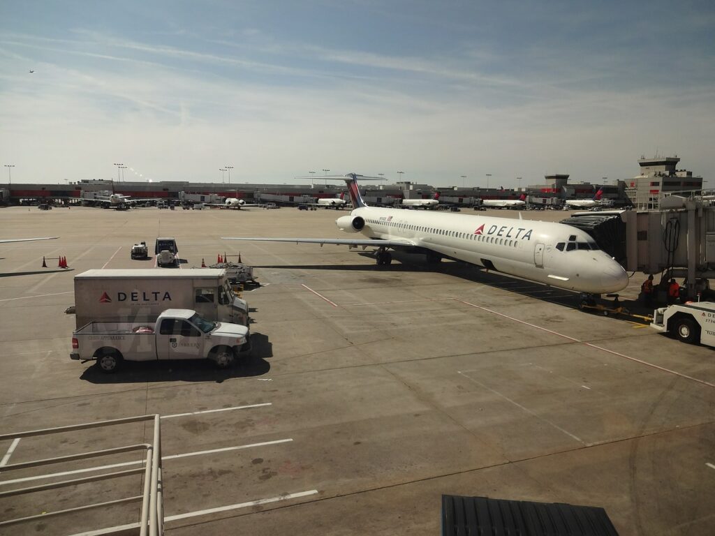 Delta Flies 1000 Lost Bags Back to the U.S. After Heathrow Passenger Cap Cancels Flights
