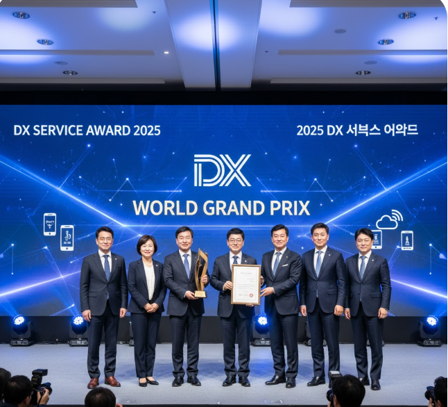 Lotte Hotel & Resort winning the 2025 DX Service Award World Grand Prix for digital transformation excellence.