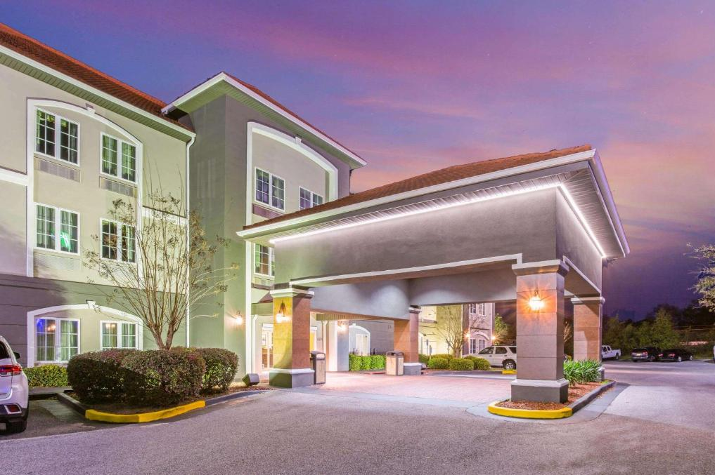 Stay Express Inn & Suites Union City in Mobile, Alabama